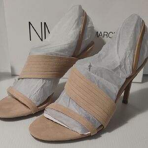 Neiman Marcus Helen Suede Leather Heels In Color Nude Sz 7.5 NEW!